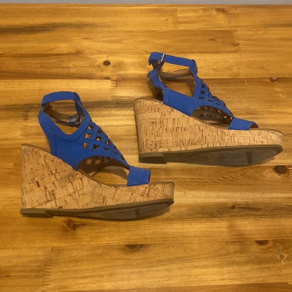 $10 CLEARANCE - Franco Sarto Electric Blue Espadrilles / Wedges in Size 6 - Picture 3 of 10